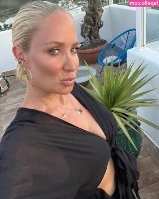 Janine Kunze [ janine-kunze ] - Just a little dick tease