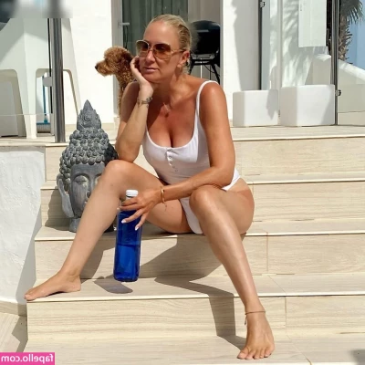 Janine Kunze [ janine-kunze ] - Work never stops  Can t let you guys down  To the top  bigger and