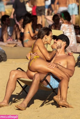 Izabel Goulart [ izabel-goulart ] - Cream pie   anyone