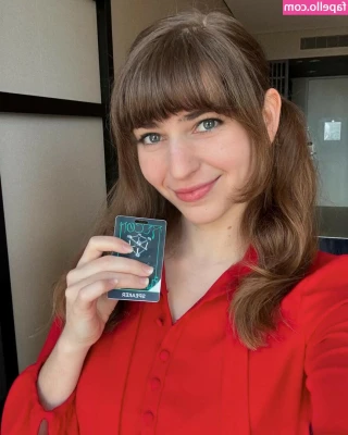LaurieWired - Explore my big soft curves 💋