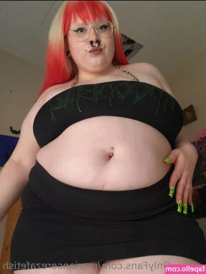 lilbabyouija - WHO WANNA HAVE FUN IN THE SUN WITH A BIG BOOTY SLUT,LIKE ME 🤔