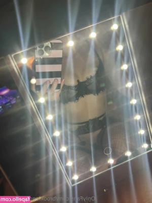brookieecoookiee69 - É uma delícia beijar e cheirar meus dedos enquanto você olha para