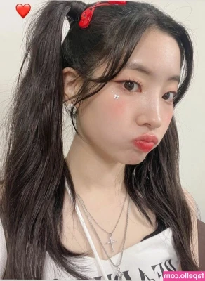 Dahyun - Morning patio selfies 🌄
