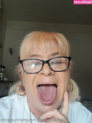 mrsgrannypants - Little piece of chub that spills out above thigh highs appreciation