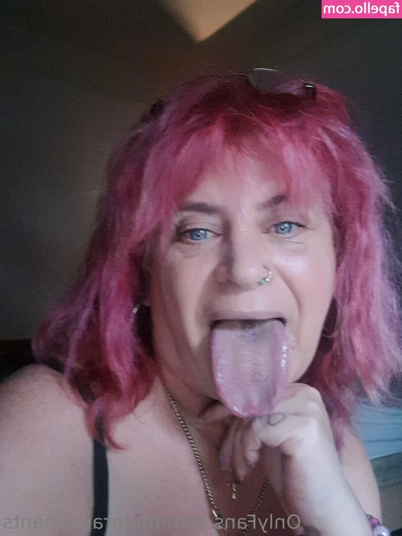 mrsgrannypants - Am I cute blonde or what ? 😍💕