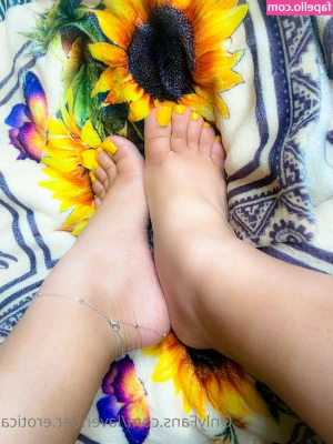 lavender.erotica [ lavender-erotica ] - I'm really missing the warm short sundress weather and long road