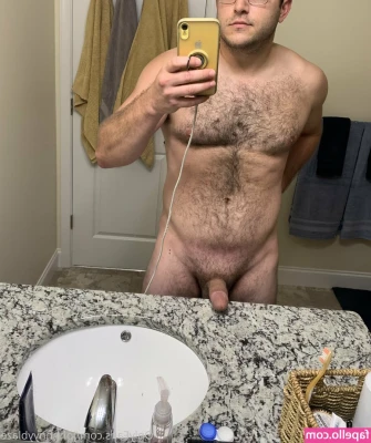 johhnnyyblaze - A public nude shot from yesterday 📸👍