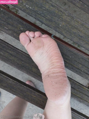 millafeet02 - i dont get why so few people message me… message me and introduce