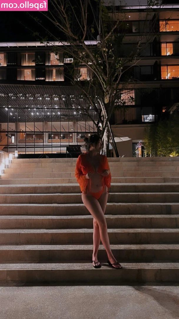 c.henina_ [ c-henina ] - My shaky ass bouncing🍑