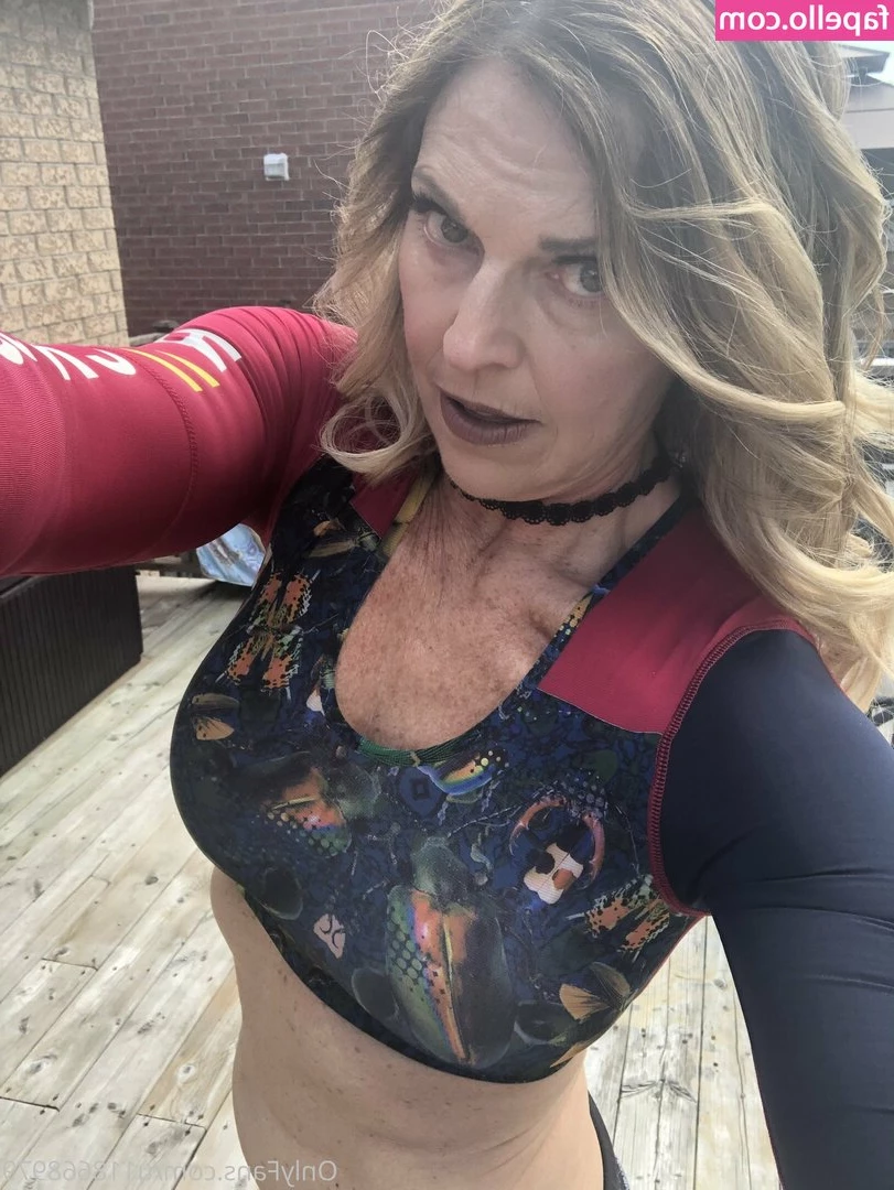 u118668979 - Enjoying the Hot tub with @korpsekitten