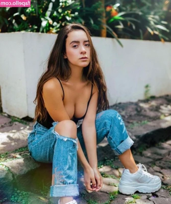 Majo Linares [ majo-linares ] - jerking and stroking my big ol girl shlong 🥰