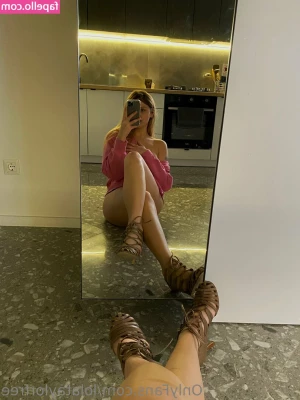 lolataylorfree - When you end up getting turned on by your own damn self 🙈