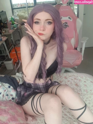 elefire_the_elf [ elefire-the-elf ] - Oiled up in a slingshot ready to be fucked