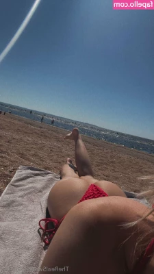 yourfavouriteswedishgirl [ yourfavouriteswedishgirl-1 ] - What are your holiday plans this weekend? Let me know in my messages