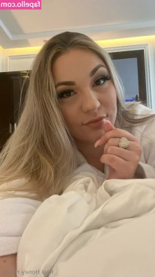 realhoneyhustla - My butt clapping against the person that's fucking me is my favourite
