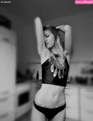 einfachsonina - Figured I’d grace y’all with some artfully tasteful tit shots lol