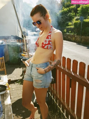 einfachsonina - follow this bitch and you won t regret it    Tattooed girl  culona  
