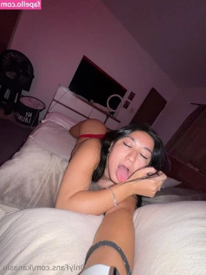 kanasiu [ kanasiu-1 ] - Taking nudies in my buddy @jakedaniel house 😝