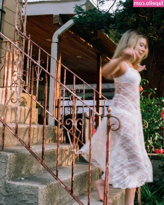 Genevieve Hannelius [ genevieve-hannelius ] - Yet another pic of that set I have been cleaning (originally 5x7