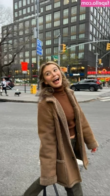 Genevieve Hannelius [ genevieve-hannelius ] - Who’s up ? 😍 dm me, tryna make someone cum 😈😈 tip $5 for a