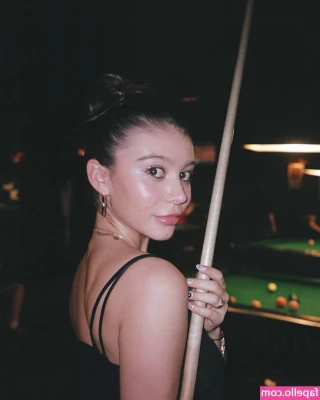 Genevieve Hannelius [ genevieve-hannelius ] - Throw back Thursday  An old grainy Snapchat pic  but DAMN  It holds