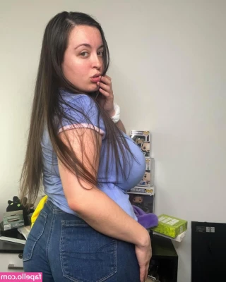 Stef Juicy [ stef-juicy ] - Scroll across for your Titty Tease