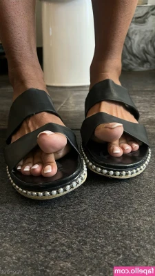 vee_feet [ vee-feet ] - You think I can have fun AND strip out of a sexy little bikini and