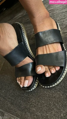 vee_feet [ vee-feet ] - Let me sit on you 😉