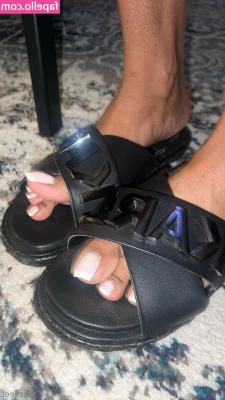 vee_feet [ vee-feet ] - an angel is here to make u cum ♡
