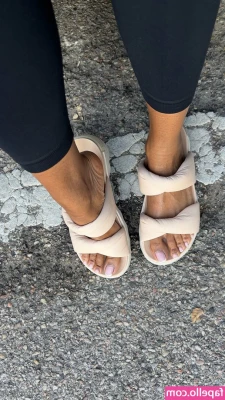 vee_feet [ vee-feet ] - make me yours ♥️