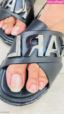 vee_feet [ vee-feet ] - I want everyone of you to go through and like ALL my media- comment