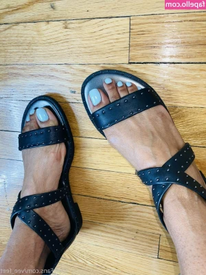 vee_feet