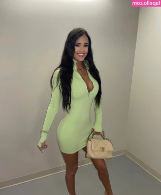 rachelstuhlmann - check your DMs, I sent you something hot 🥵
