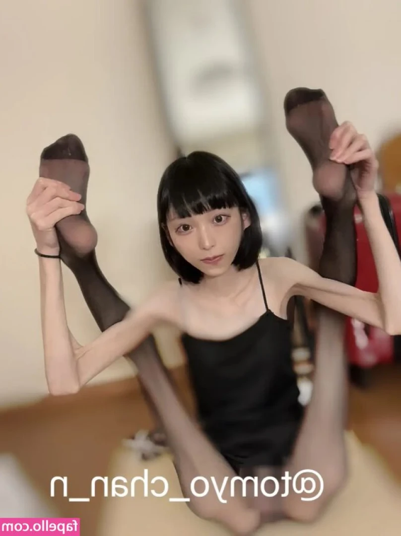 Ena Rukinoko [ ena-rukinoko ] - Hope you all going to have fun tonight 😅🍾🍾🥂