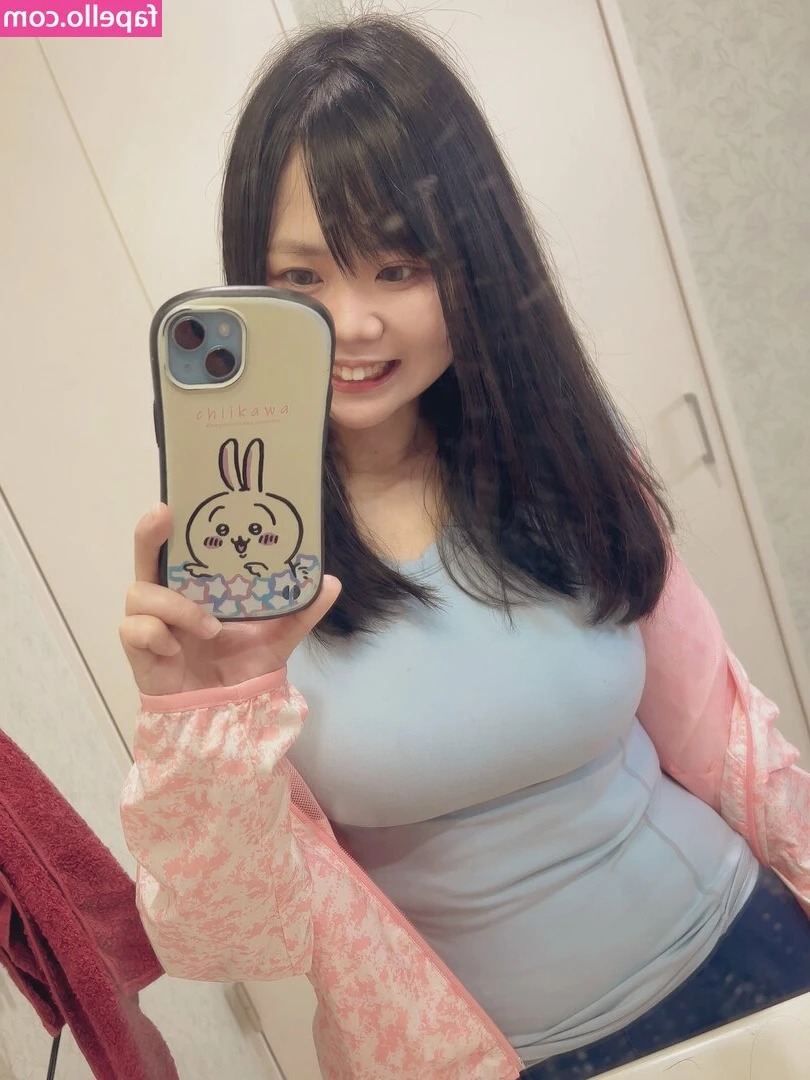 WatashihaOmochi - Throwback pic! Did you notice the vibrator in my panties?😈