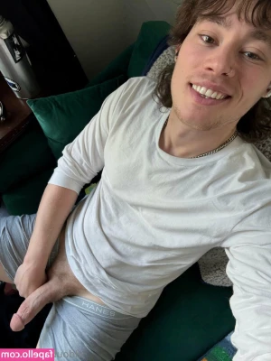xldoublesausage - Looking pretty in white 🤍🦢