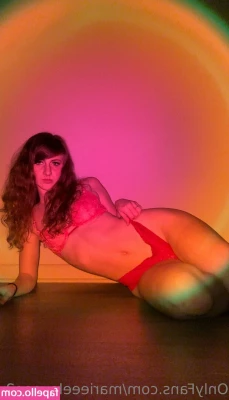 marieeeloveee2.0 [ marieeeloveee2-0 ] - All The Bad Bitches Runaway After They Get That Great Dick