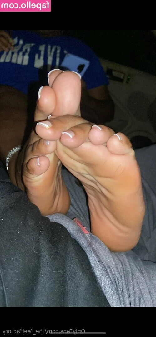 the_feetfactory [ the-feetfactory ] - Who wouldn’t wanna be a bitch for me 🤨