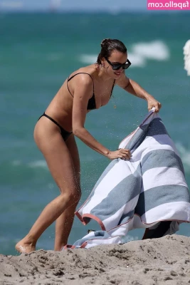 Irina Shayk [ irina-shayk ] - Just some wet boobs  my pussy is even wetter though  Doing some more
