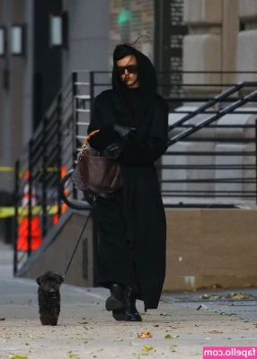 Irina Shayk [ irina-shayk ] - On lockdown with my top down