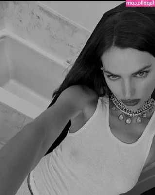 Irina Shayk [ irina-shayk ] - I would like to give you sentiments like this 🥵🔥