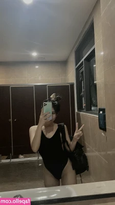 Suniebae - Loving this cool weather but still no bra 😜😈