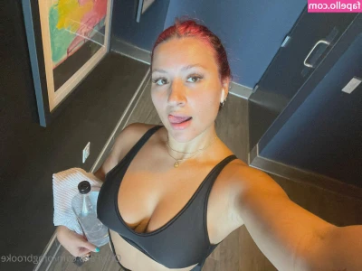 omgbrooke - Wanna slide your dick in between them? 🍒