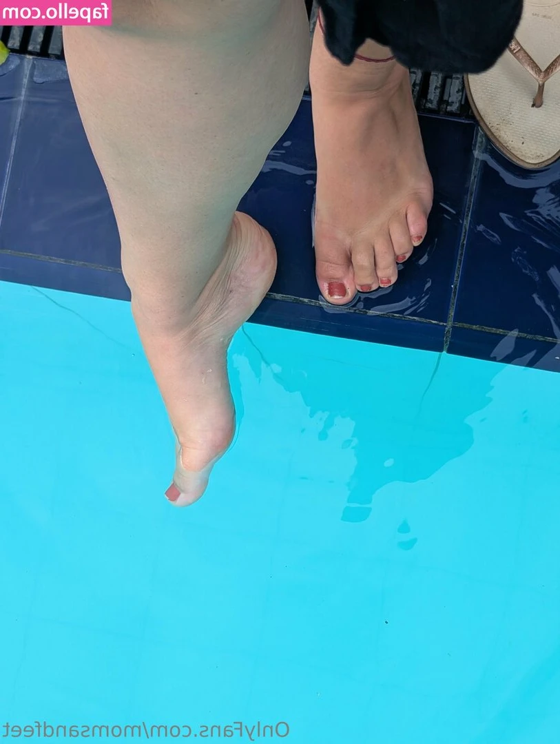 momsandfeet - Let’s get a head start on feelin good 2day 🥵  @jazzybuns