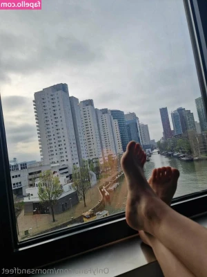 momsandfeet - my pussy is always wet🥵
