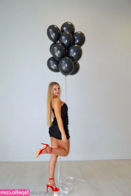 xoannalisa - Playing with my clit right now.