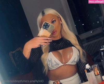 byxblondinen - Free the titties