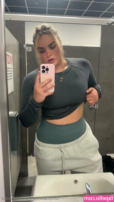 Exclusiveelle - Edging makes me horny. I took a lot of pics last night. I don’t
