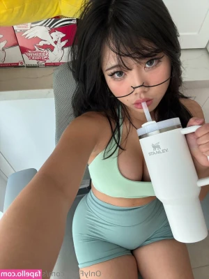 sweetieyina - turn your rebill on for surprises in your dm 😍😈😜