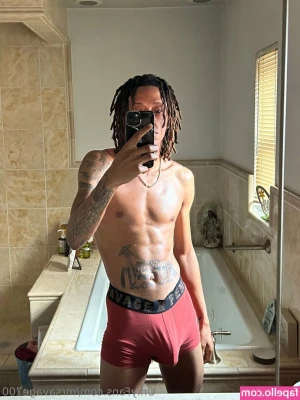 mrsavage700 - Cooling off on a hot day with @adiraallure 💦